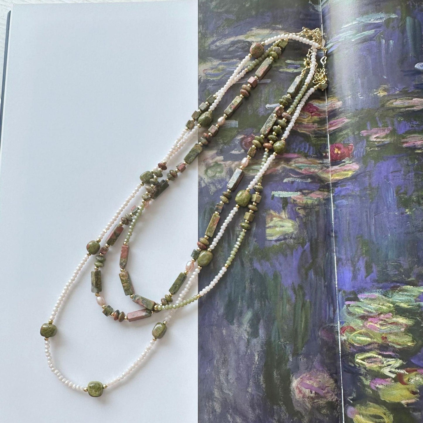 Natural Stone Beaded Necklace - Handmade Niche Jewelry with Green Neck Chain and Freshwater Pearls