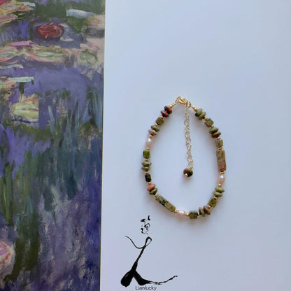 Natural Stone Beaded Necklace - Handmade Niche Jewelry with Green Neck Chain and Freshwater Pearls