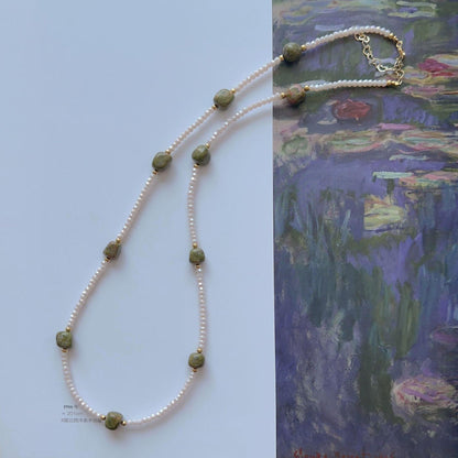 Natural Stone Beaded Necklace - Handmade Niche Jewelry with Green Neck Chain and Freshwater Pearls