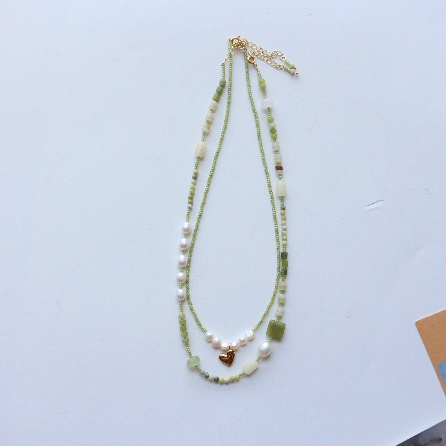 Vintage-Inspired Handmade Beaded Necklace with Green Natural Stones & Freshwater Pearls – Chic Collar Chain