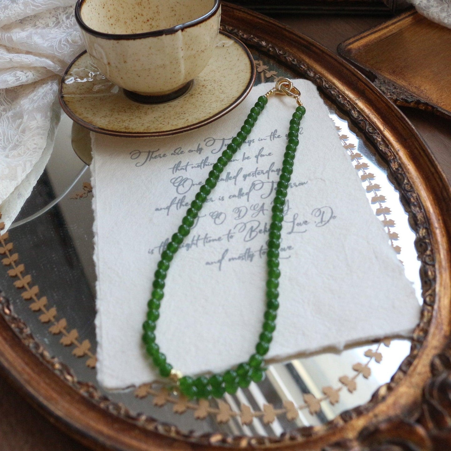 Vintage Emerald Necklace – Natural Stone Beaded Choker with Minimalist Design