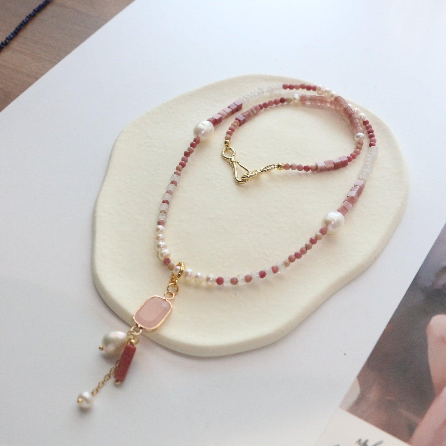 Pink Vintage Natural Stone Red Agate & Strawberry Quartz Necklace – Elegant Beaded Jewelry