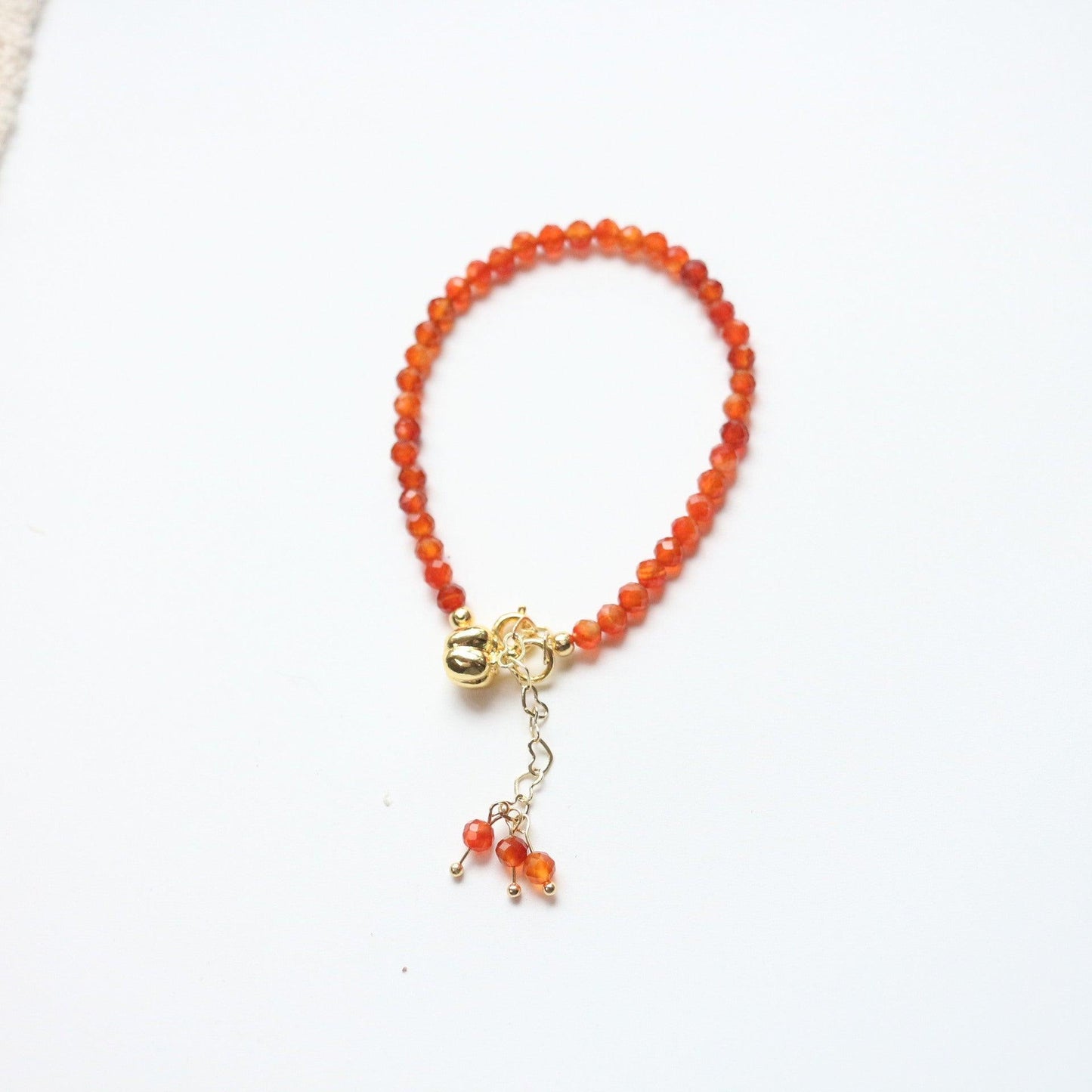 Small Gold Persimmon Pendant Bracelet – Retro Country Style with Orange Red Agate, Green, and Blue Natural Stone Beads