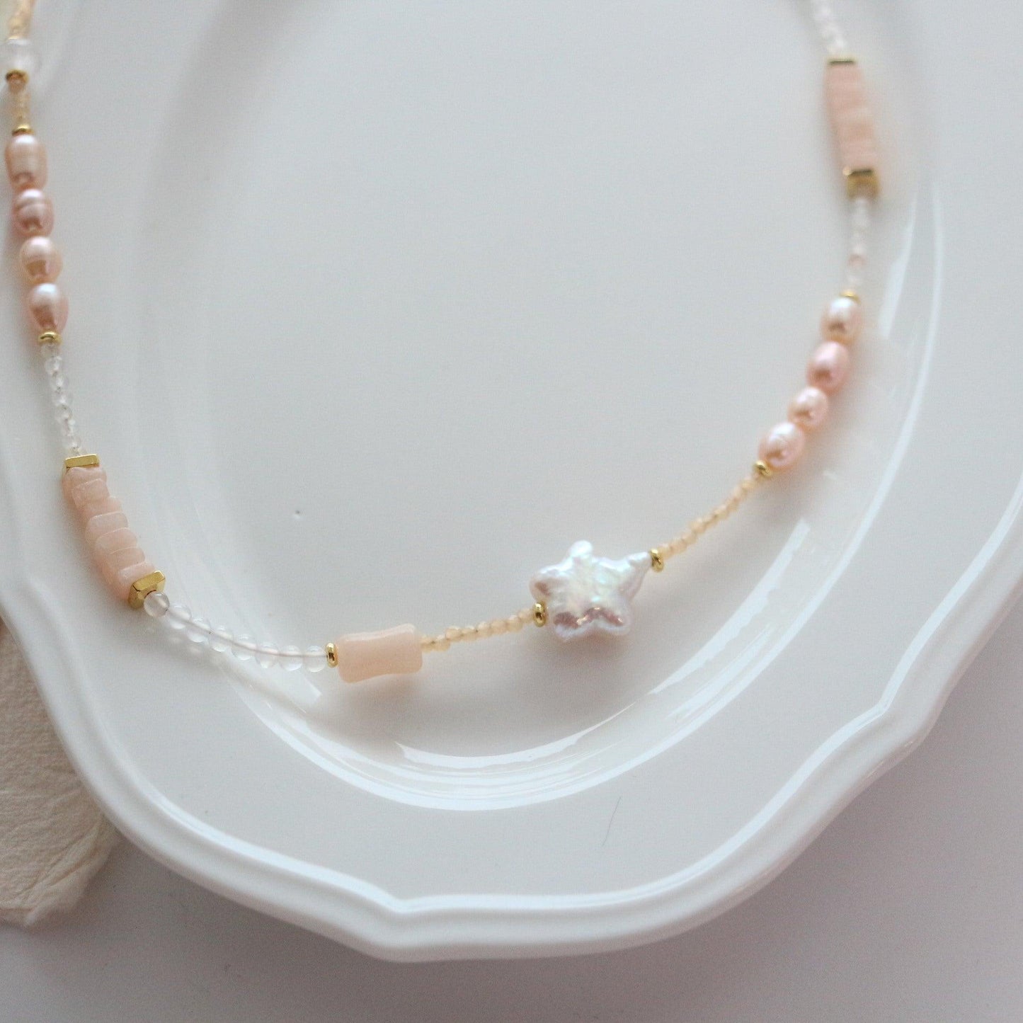 Cat's Eye Stone White Crystal Rouge Jade Necklace with Natural Freshwater Baroque Pearl Pentagram Collarbone Chain