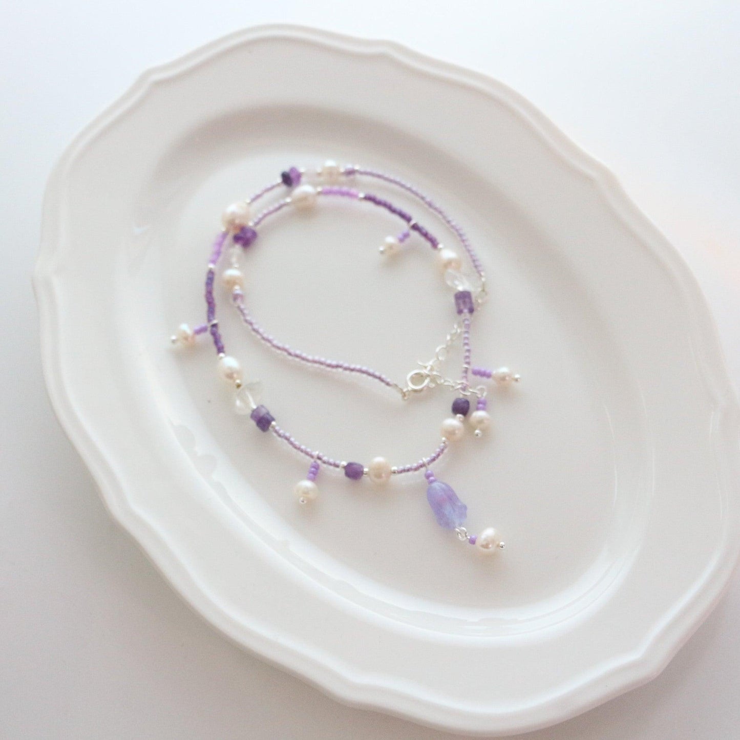 Fashionable Minimalist Amethyst Bud Pendant Necklace with Freshwater Pearls