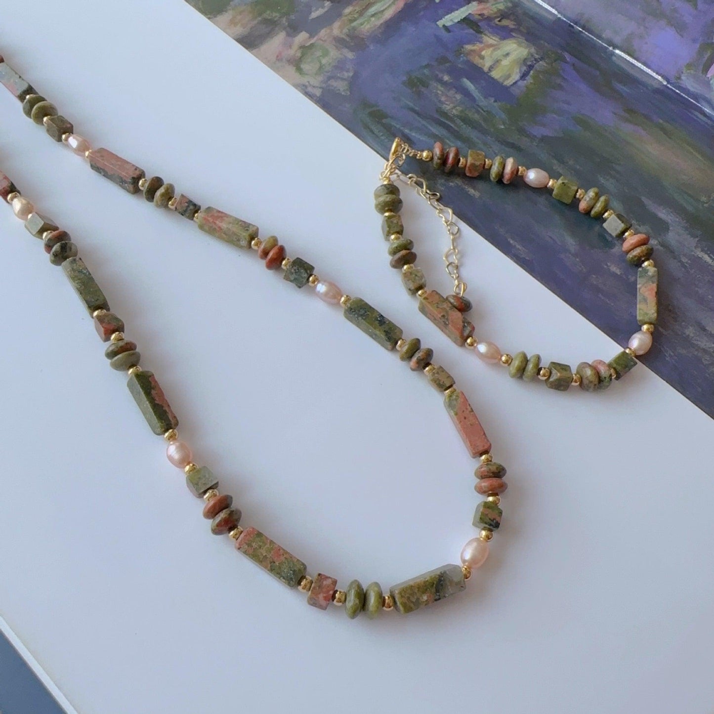 Natural Stone Beaded Necklace - Handmade Niche Jewelry with Green Neck Chain and Freshwater Pearls